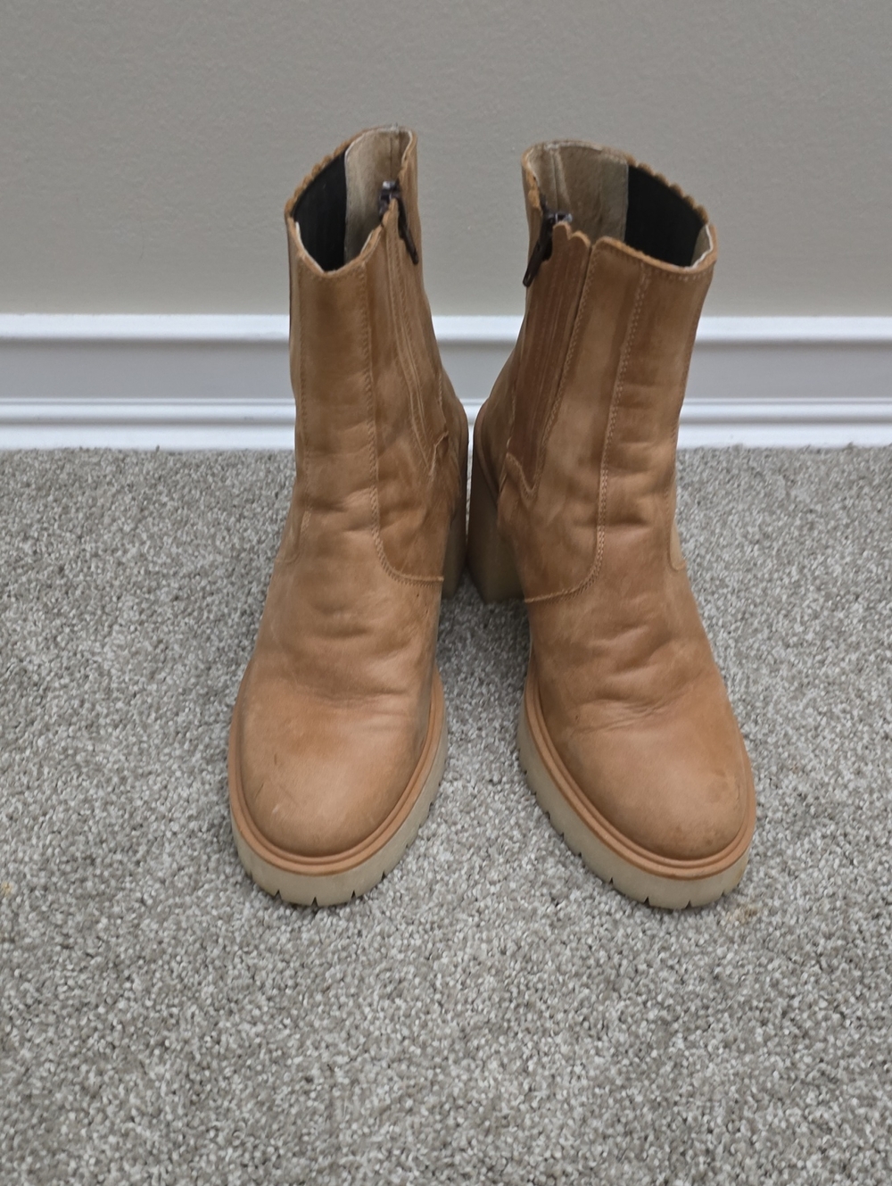 Free People Tan Chelsea Platform Boots Size 39 Size 8 Womens